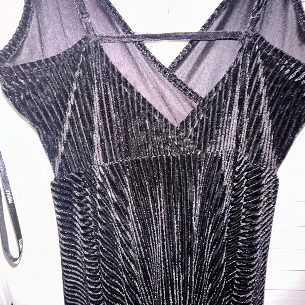 Dresses - Picture 12 of 17
